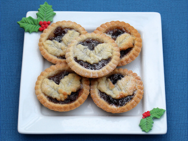 holly-trio-cake-mould-christmas-mince-pies