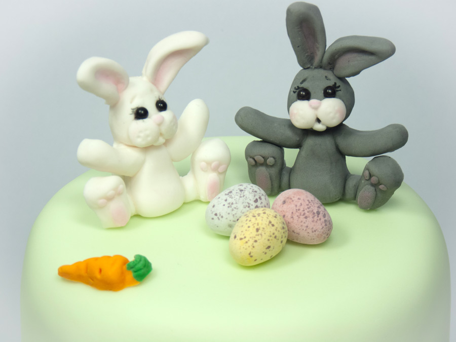 5_2-katy-sue-rabbit-carrot-mould-easter-cake